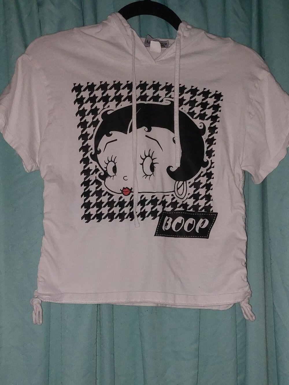 Betty Boop Short-Sleeve Hooded Crop Top Medium